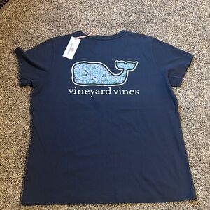 NWT! Vineyard Vines holiday pocket tee!